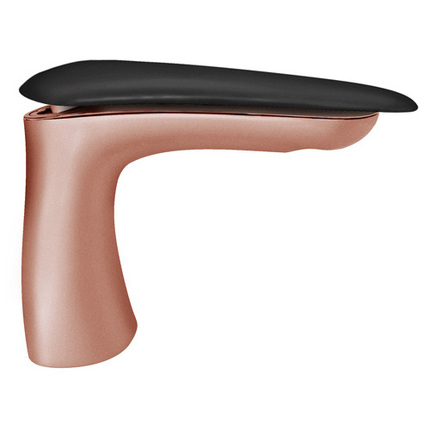 64.28 Silky Rose + Deep Nocturne Corian®
